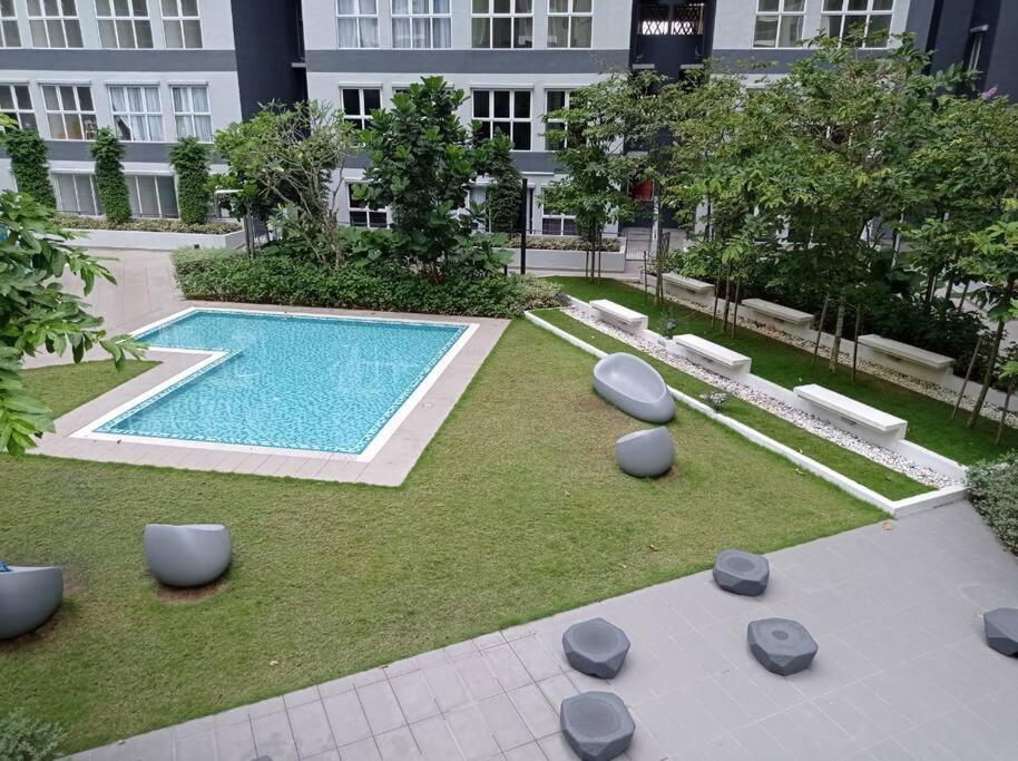 Apartment Cozyhome Unique Colourblock